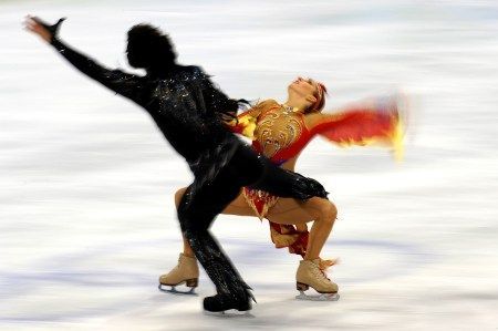 JAZDA FIGUROWA NA LODZIE