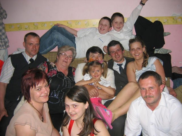 Z okazji Dnia Kobiet, od Julki i Patrycji, i reszty bandy ;D