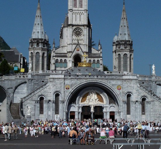 Lourdes - tam zmierzają pielgrzymki.