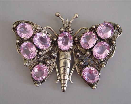 Nieodłączny duet...Kobieta (Retro) i biżuteria