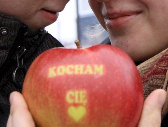 Kochać     nie     boli