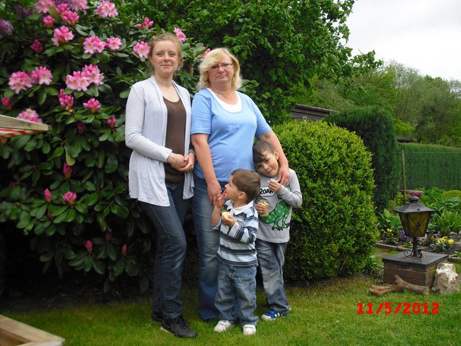 Rodzinka na ogrodzie