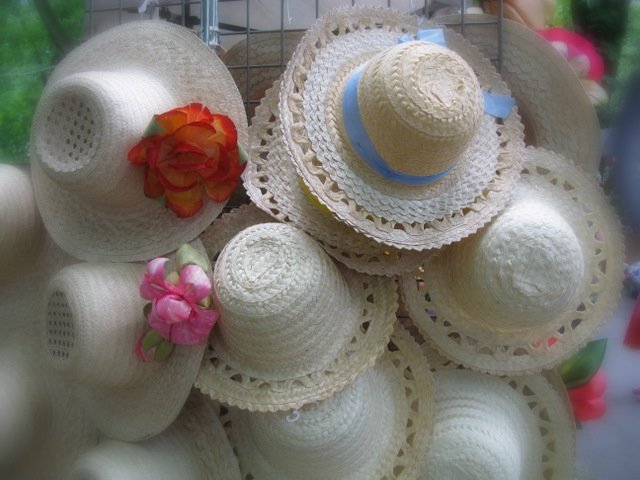 Kapelusze... kapelusze ...