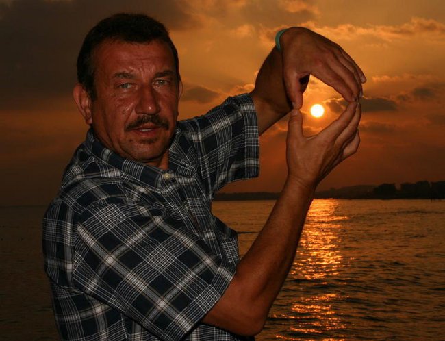 W życiu nie potrzebujemy mieć tłumu przyjaciół....tak naprawdę wystarczy jeden,który będzie przy nas na dobre i na złe...