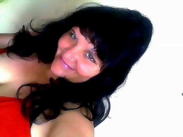 Życie nie sprawia, że spotykasz ludzi, których chcesz spotkać. Życie daje Ci ludzi, którzy muszą Ci pomóc, zranić Cię, pokochać, opuścić i sprawić, że staniesz się osobą, którą masz się stać...