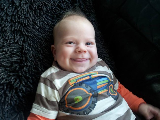 Kacpi i jego ulubiona nutka :)....z buziakami od cioci Moniki