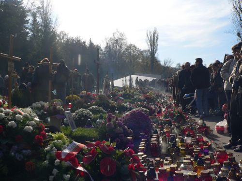 pamieci tych co odszli ,naszych znajomych z nk ,slajdzika , rodziców i bliskich