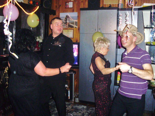 KOCHAJ ;CAŁUJ MIŁOSCI NIE ZAŁUJ