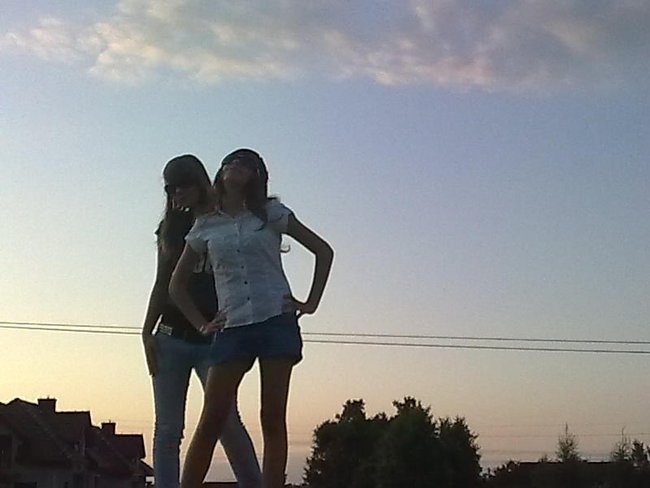 Gabiii & Ann. ; >