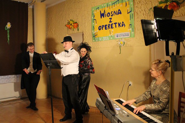 Wiosna z operetce na Kozłówku