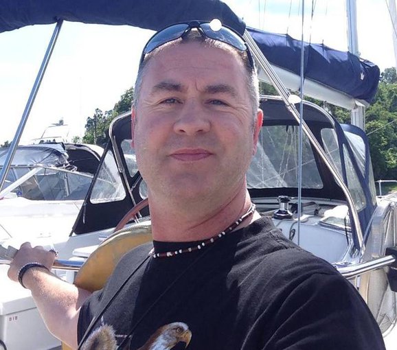 DlAMNIE ZYJESZ I TAKIEGO  CIE ZAPAMIĘTAM PRZYJACIELU