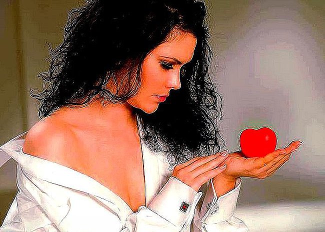 ERCE NA DŁONI PODANE