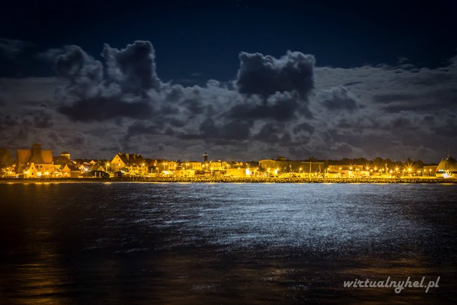 Gdy gwiazdki świecą na niebie, Mikołaj leci do Ciebie,