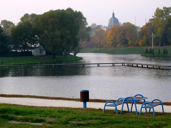 Lenka i kaczuszki nad zalewem