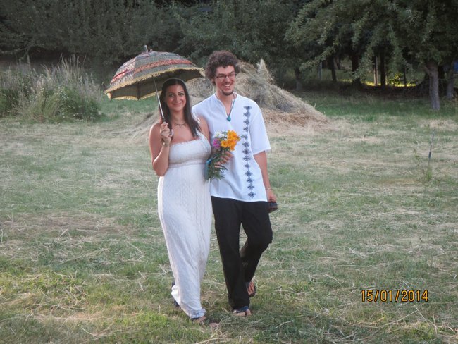 Ta sama miłość w sercu jej płonie,