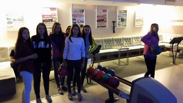 KAŻDA Z NAS SIĘ ROZCHODZI W INNĄ STRONĘ CZEKA NAS GIMNAZJUM JUŻ NIE BĘDZIEMY DRUŻYNĄ  . BĘDĘ ZA WAMI TĘSKNIĆ