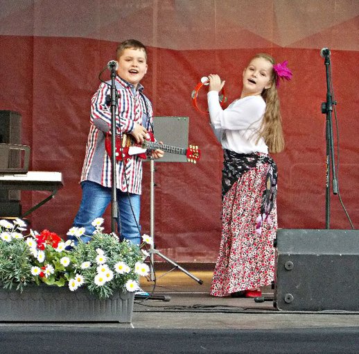 Występ wnuczki Nadii z kolegą Damianem.