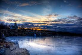 Bądź przy mnie nawet z oddali, i przytul ciepłymi myślami . Powiem DZIĘKUJE ….Zapytasz… za co?….Za to, że Jesteś ! Za to, że mogę myśleć o Tobie, zapominając nawet o… sobie.