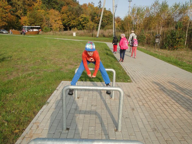 Gry i zabawy terenowe naszych czwartoklasistów.